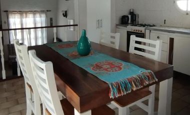 Casa en venta - 3 Dormitorios 2 Baños - Villa Gesell