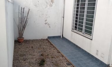 Departamento 2 ambientes en Planta Baja en Pequeño Complejo.