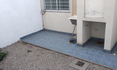 Departamento 2 ambientes en Planta Baja en Pequeño Complejo.