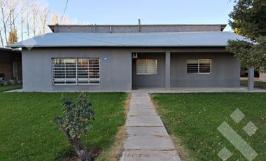 Se alquila, Casa de 3 dormitorios Equipada, B. Renke, Plottier
