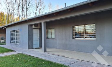 Se alquila, Casa de 3 dormitorios Equipada, B. Renke, Plottier