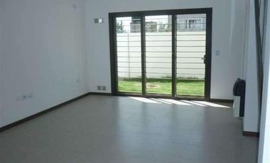 Casa en alquiler de tres dormitorios, housing, zona norte, Córdoba