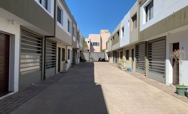 Casa en alquiler de tres dormitorios, housing, zona norte, Córdoba