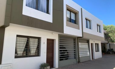 Casa en alquiler de tres dormitorios, housing, zona norte, Córdoba