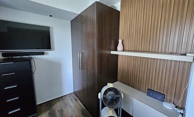 1BR w/ Balcony & Parking FOR SALE at Bristol at Parkway Place Alabang Muntinlupa