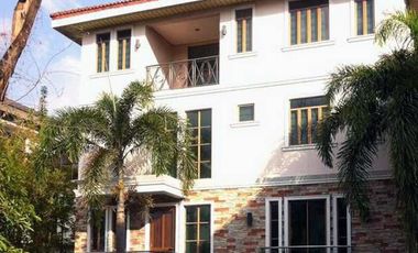For rent/lease: modern house in mckinley hill taguig