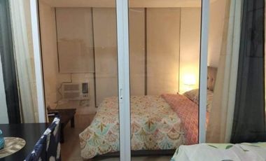 For Lease- 1BR Condo Bahamas tower 4th floor in Azure Bicutan Parañaque with Balcony, Furnished