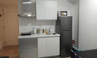 For Lease- 1BR Condo Bahamas tower 4th floor in Azure Bicutan Parañaque with Balcony, Furnished