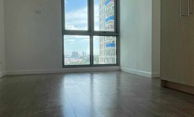 1BR UNIT IN PATIO SUITE with parking FOR SALE