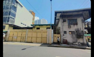 Highly commercialized lot with building for sale in Mandaluyong City
