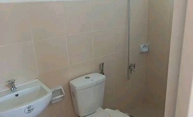 3 Bedrooms and 2 toilet and bath. Perfect House for Starting Family.