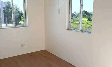 3 Bedrooms and 2 toilet and bath. Perfect House for Starting Family.