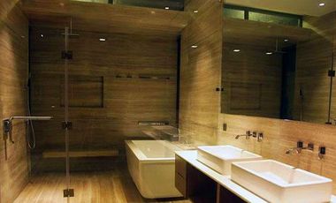 6 Bedroom Luxury House for Sale in Dasmarinas Village