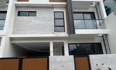 FOR SALE Ultra Modern Townhouse in Multinational Village - SH10
