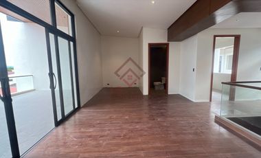 FOR SALE Ultra Modern Townhouse in Multinational Village - SH10
