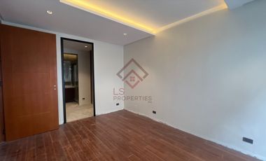 FOR SALE Ultra Modern Townhouse in Multinational Village - SH10