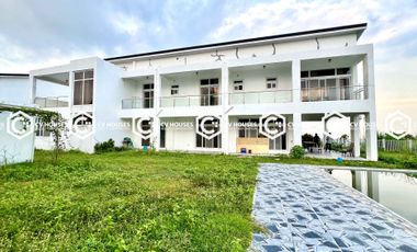 A Scenic View of City & Mt. Arayat: 4 Bedrooms Villa for Rent Located in Clark