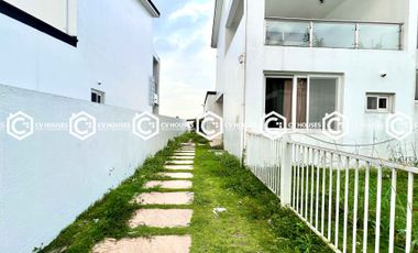 A Scenic View of City & Mt. Arayat: 4 Bedrooms Villa for Rent Located in Clark