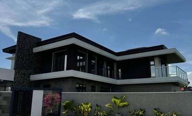 MODERN LUXURY MANSION WITH SWIMMING POOL IN CITY OF SAN FERNANDO, PAMPANGA