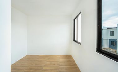 Affordable House for sale 2 bedroom, 2 toilet and bath with car park.