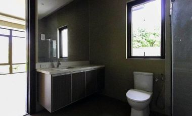 For Sale: 4 Bedroom Spacious House in San Lorenzo Village, Makati City