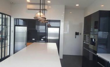 4 bedroom penthouse unit for sale at st. Francis shangri-la place