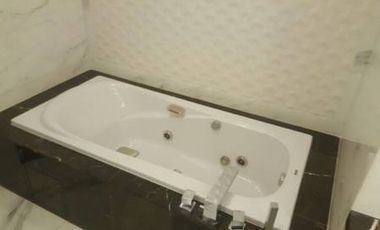 4 bedroom penthouse unit for sale at st. Francis shangri-la place