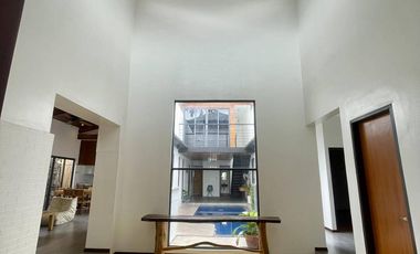 FOR LEASE / RENT  TROPICAL POOL VILLA TYPE HOUSE IN ANGELES CITY NEAR CLARK