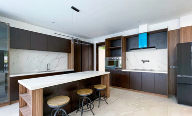 For Sale 5BR House and Lot at Hillsborough near Ayala Alabang, Muntinlupa City