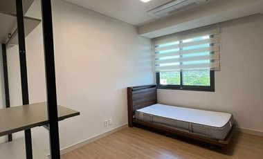 10th Floor Fully Furnished 4-Bedroom Condo For Rent Mountain View at Posco Clark Hills Bldg 103