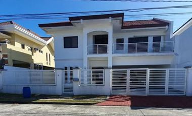 5BR House and Lot in Las Villas de Manila, Laguna