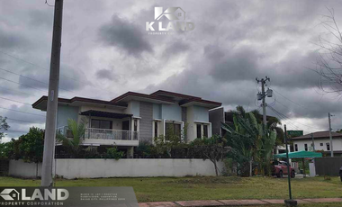 Discover prime real estate at Montclair Robinsons!