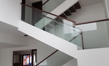 5 Bedrooms House for Sale in Mckinley Hills Village, Taguigb