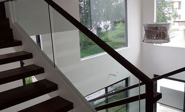 5 Bedrooms House for Sale in Mckinley Hills Village, Taguigb