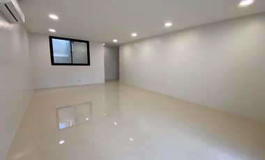PN55585 House Rent BGC Taguig!