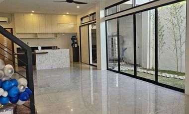 PROPERTY # 11221 RFO & FOR SALE: 2-Unit, 3-Storey Single Attached in Mabolo Cebu
