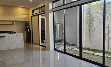 PROPERTY # 11221 RFO & FOR SALE: 2-Unit, 3-Storey Single Attached in Mabolo Cebu
