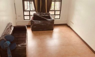 N51969 Townhouse for Rent in Makati!