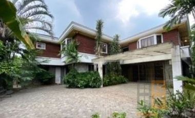 5 BR in a 2-Storey House for Rent at Green Meadows Subdivision, Quezon City