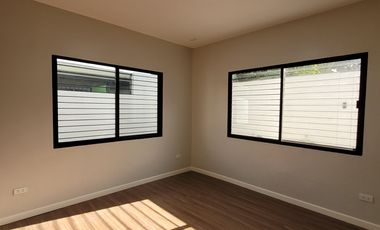 MODERN BUNGALOW WITH POOL NEAR KOREAN TOWN FOR LEASE