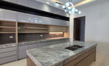 MODERN BUNGALOW WITH POOL NEAR KOREAN TOWN FOR LEASE