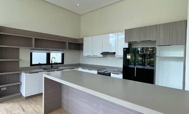 For Sale: 5 Bedroom Brand New House Manila Southwoods Carmona