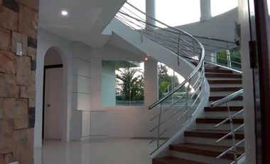 Magnificent House & Lot for Rent in Angeles City near Rockwell Development!