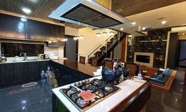 3 Storey House with roof deck and pool For Rent in Pulu Amsic, Angeles City