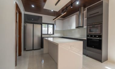 For Sale Pueblo Del Sol Tagaytay 4 Bedroom Brand new Tagaytay house for sale