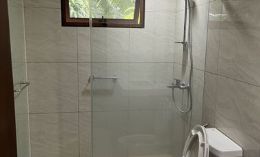 5 Bedroom House for Rent in Urdaneta Village, Makati City