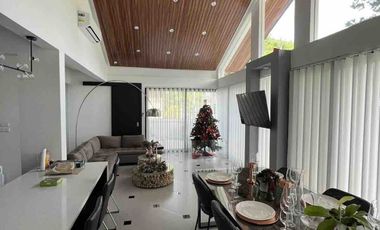 Elegant House For Sale in BF Homes Paranaque.