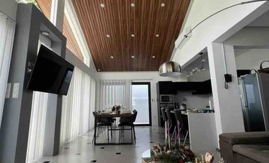 Elegant House For Sale in BF Homes Paranaque.