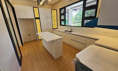 MODERN BUNGALOW HOUSE AND LOT IN AYALA ALABANG MUNTINLUPA