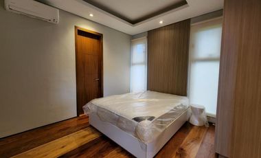 Manila Southwoods 5 Bedroom House with Pool For Sale in Carmona, Cavite